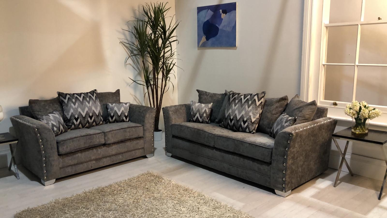 Essex Scatterback (D#V6PTNZB) Sofa – Furniture Bunny