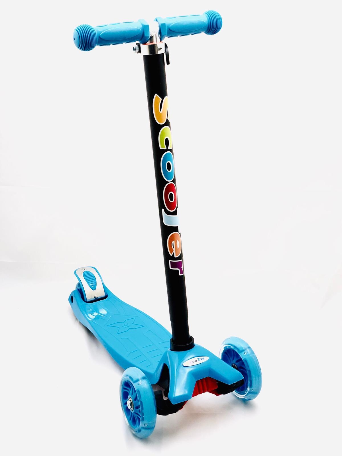 Kids 3 Wheel Scooter with LED Motion Lights Age 4+ HALF PRICE – BLUE