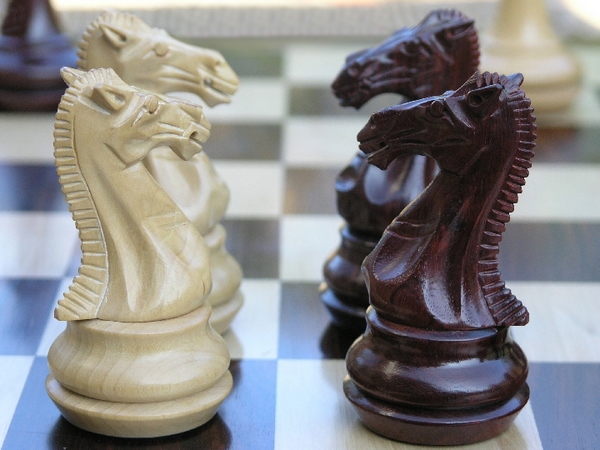 Chamfered Triple Weight Staunton in Bud Rosewood Chess Set