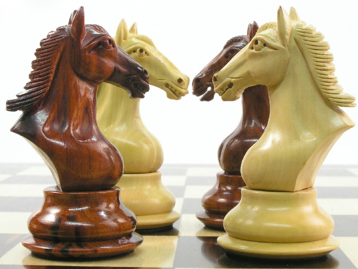 The Bronte in Bud Rosewood Staunton Chess Set
