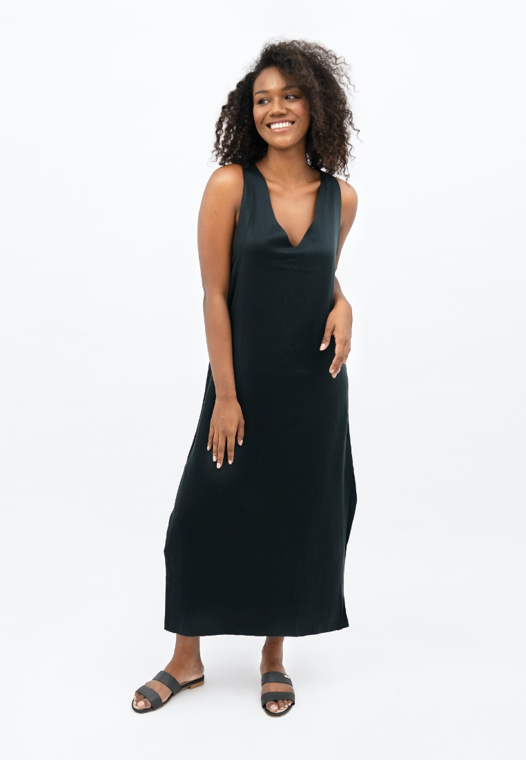 Capri Sleeveless V-neck Maxi Dress in Licorice Black – M – M – Ethikel