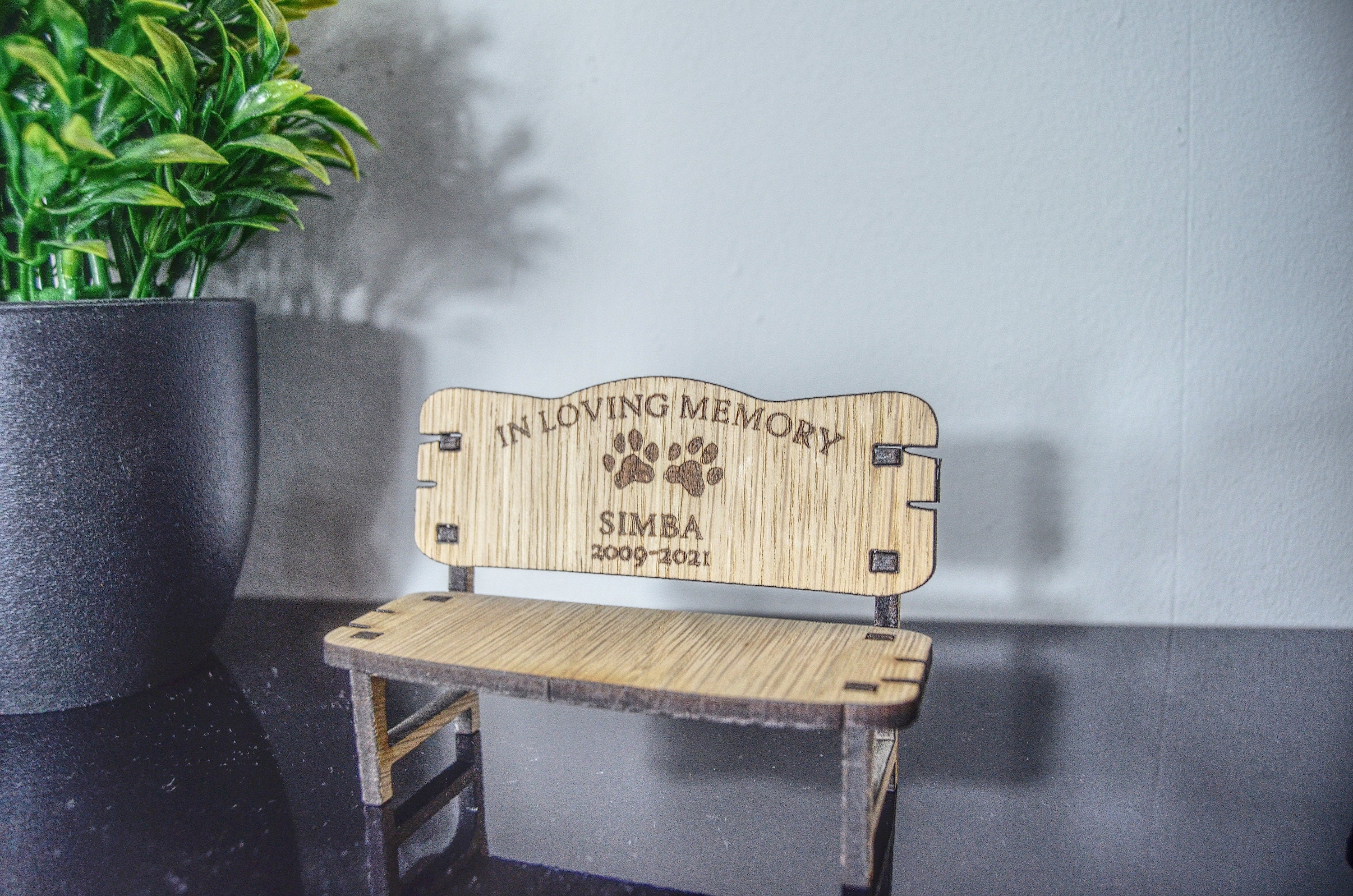 pet Memorial Bench Gift – two paws – Forth Craft & Designs