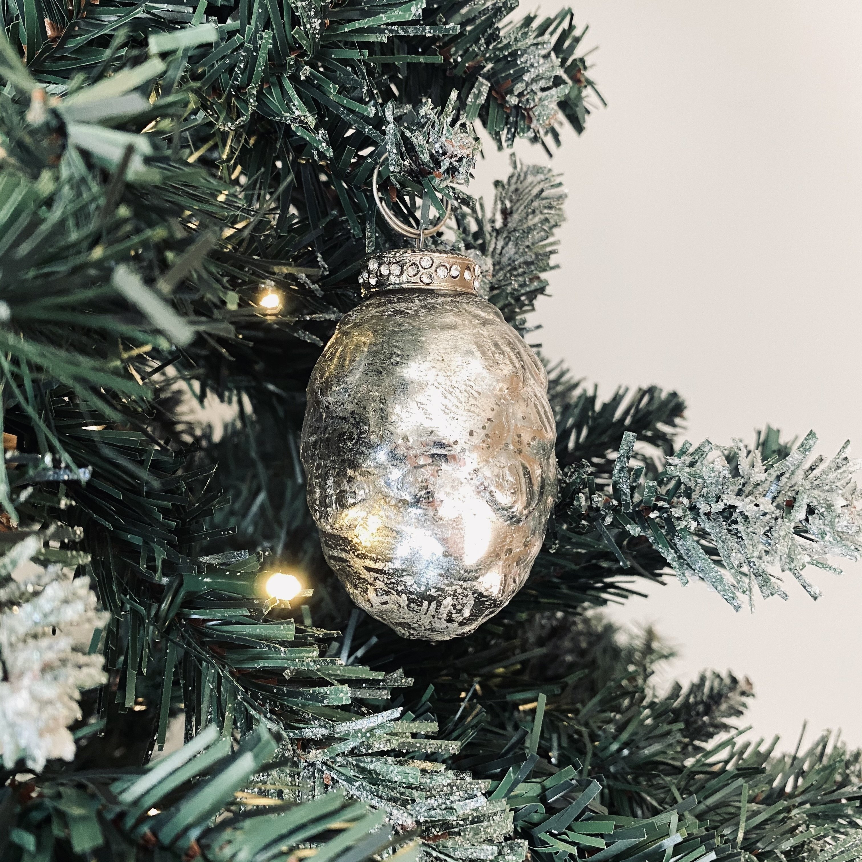 Silver Acorn Bauble | The Noel Collection – Hill Interiors