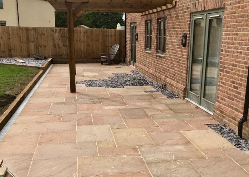 Modak Mixed Size Patio Paving Stone Pack 22mm Calibrated Sawn Edge 18.5m² – Indian Sandstone – £22.43 Per M² – Infinite Paving