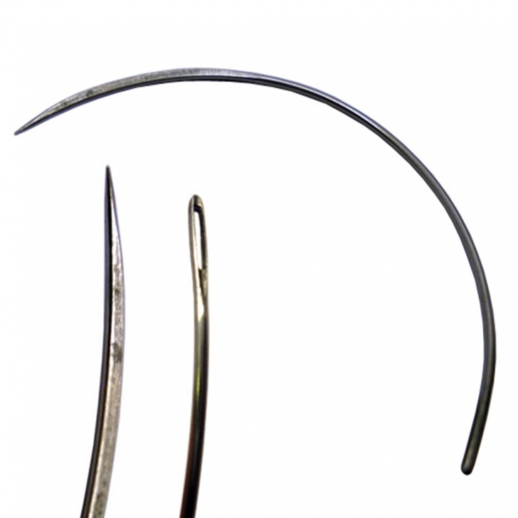 C.S. Osborne –  502X Curved Leather Needles – Extra Light Gauge – 4″ (18 Gauge) – Silver Colour – Textile Tools & Accessories