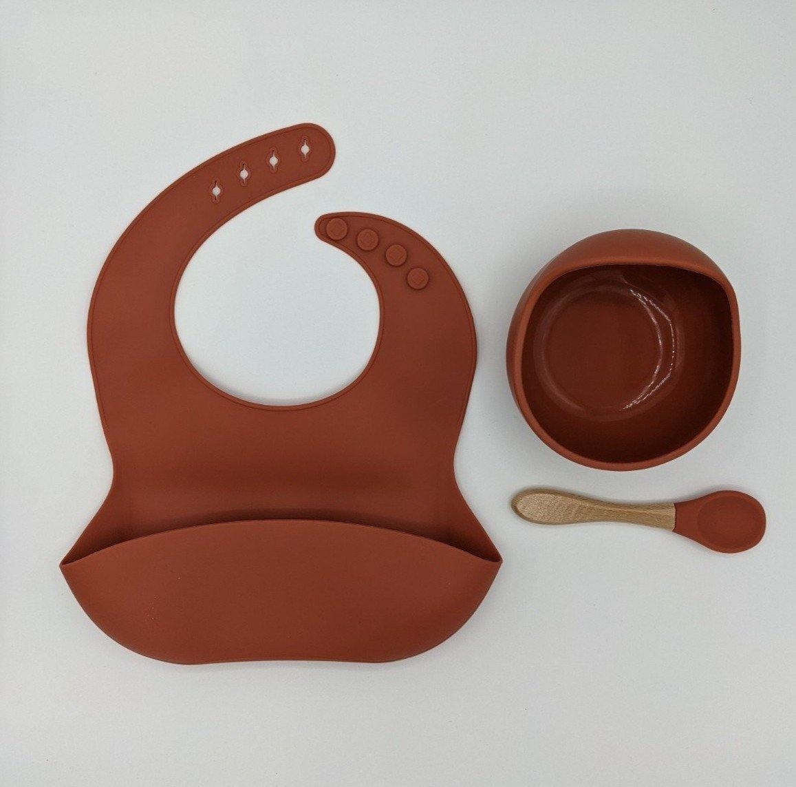 Rust Silver Sage Silicone Suction Bowl, Bib Spoon Set (Wooden Spoon) Rust – Children’s Silicone Tableware – Tiny Roo