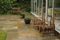 Raj Green Mixed Size Patio Paving Stone Pack 18-25mm 18.5m² – Indian Sandstone – £17 Per M² – Infinite Paving