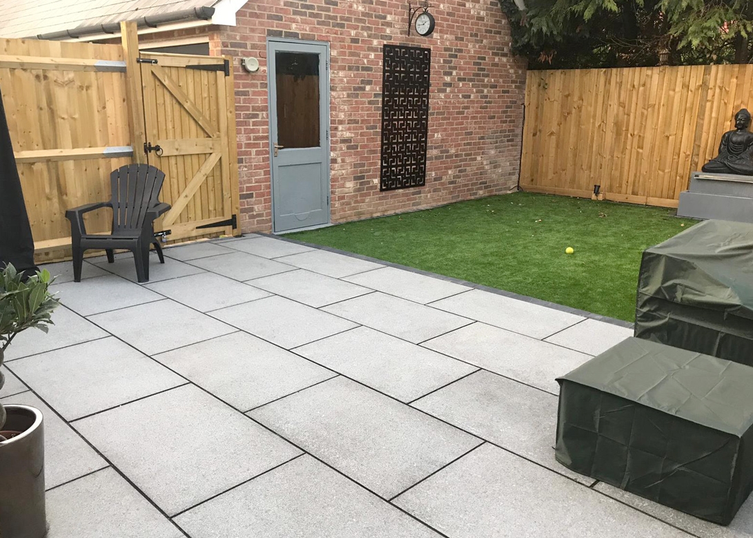 Silver Grey Granite Flamed Mixed Patio Pack 20mm 17.5m² – Silver / Grey – Infinite Paving