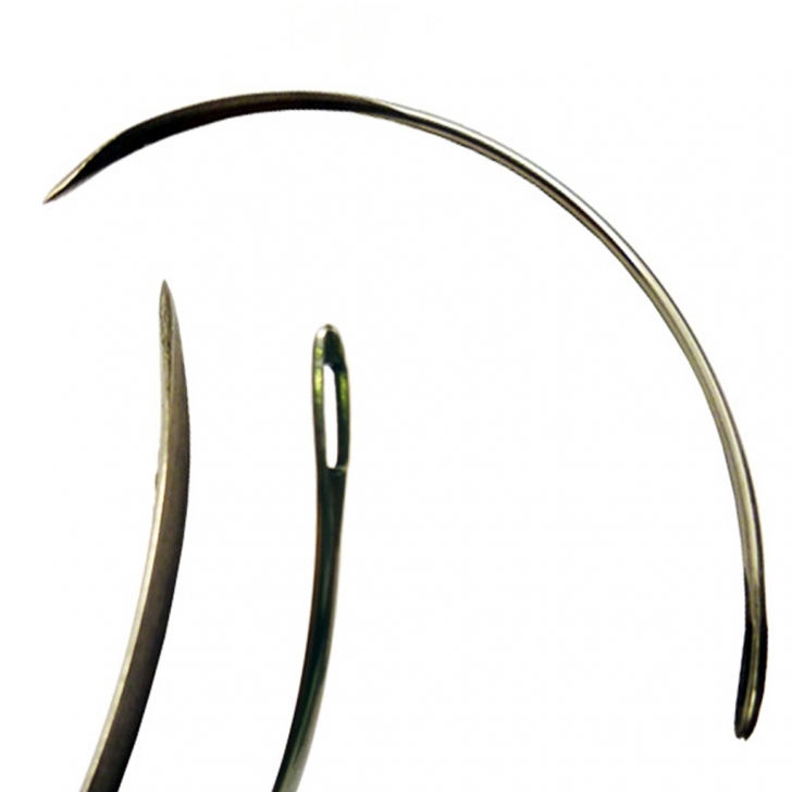 C.S. Osborne –  502.5 Curved Leather Needles – Light Gauge – 3.5″ (17 Gauge) – Silver Colour – Textile Tools & Accessories