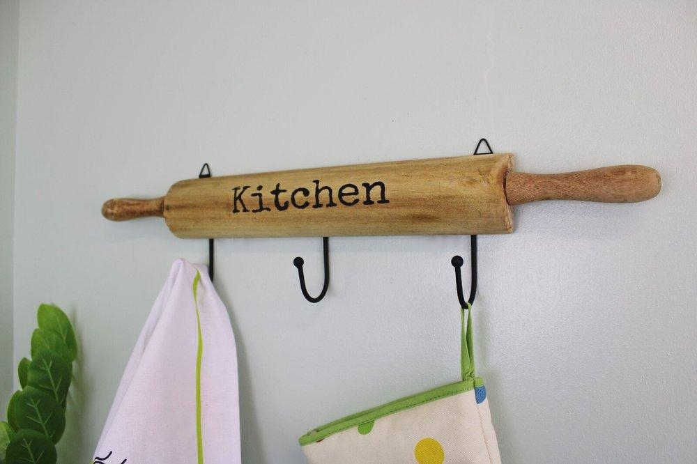 Kitchen Wall Hooks – 4 Hooks with a Rolling Pin Design